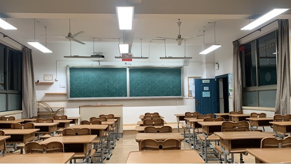 教室普遍使用頻閃的熒光燈對青少年的眼睛有什么危害？