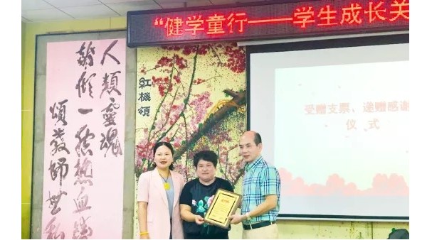 20多天！500多間教室！這家30年教育照明老品牌，果真很硬核！
