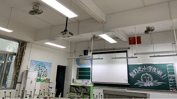 呵護(hù)學(xué)生的視力健康，教室照明需更換led護(hù)眼教室燈具