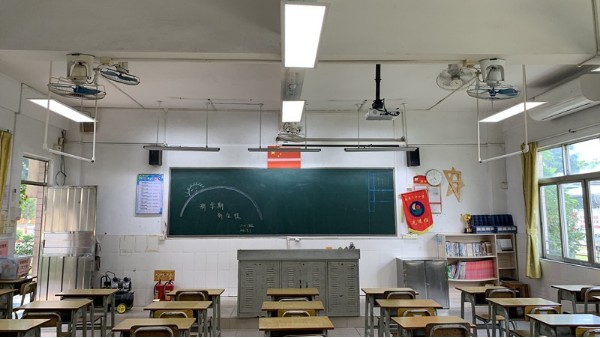 2023年前中小學(xué)校都要換成專用教室護眼燈嗎？華輝教育照明告訴您~