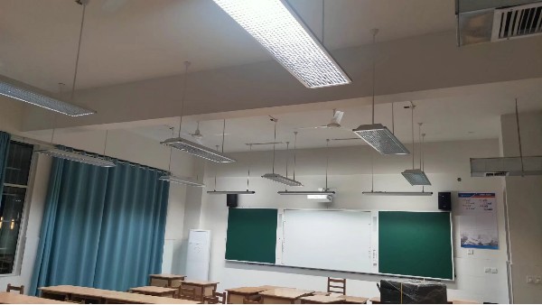 教室照明掀起改造熱潮，符合國家標(biāo)準(zhǔn)的改造是怎么樣的？