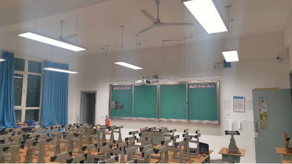 國家規(guī)定學校教室照明條件應達到什么樣的標準？