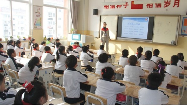 近視防控，教室照明選對(duì)LED護(hù)眼燈教室燈具有多重要？